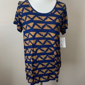 Lularoe classic tee 💩